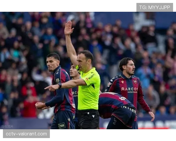 第60分钟战术调整:巴列卡诺换下前锋,增加一名中场以稳固转换阶段的防守