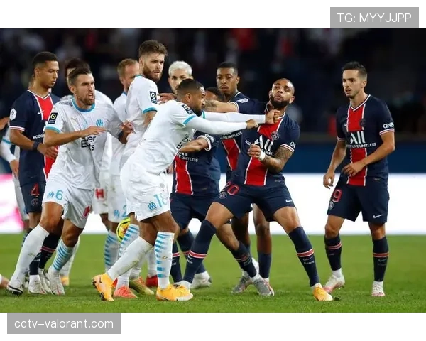 毕包后卫帕雷德斯接受专访,谈如何在高位防守中平衡区域协防与盯人职责